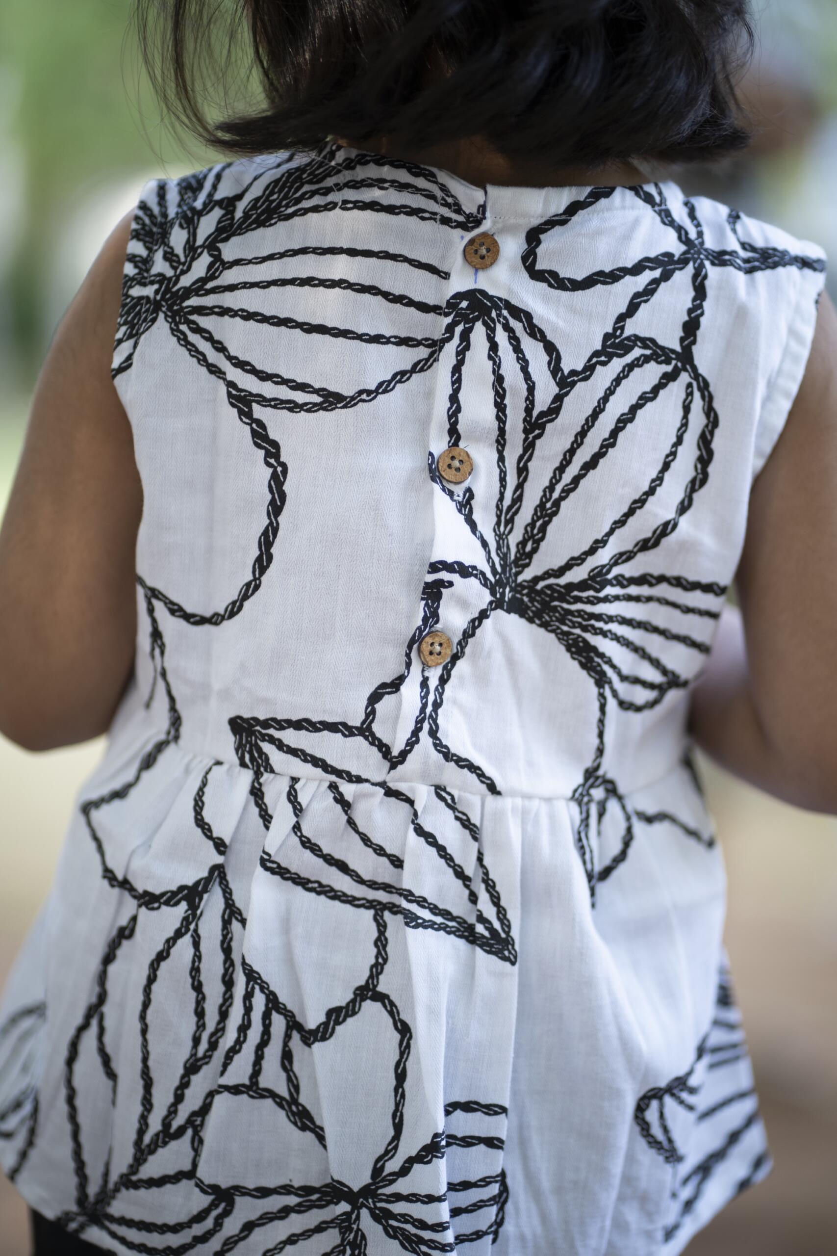 B/w floral set - Image 3